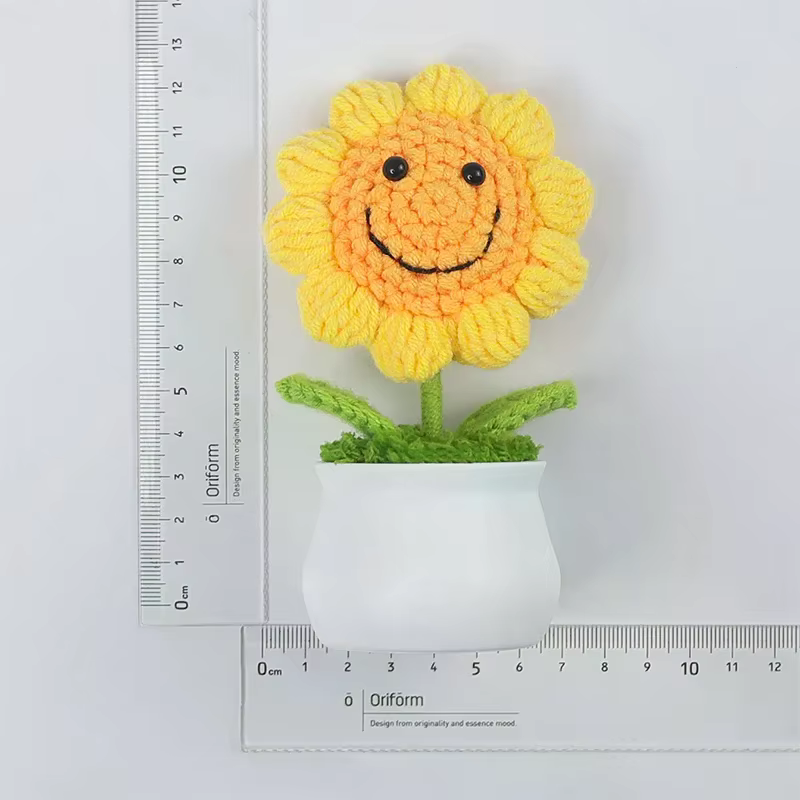 Jolies jardinières tournesol tricotées à la main