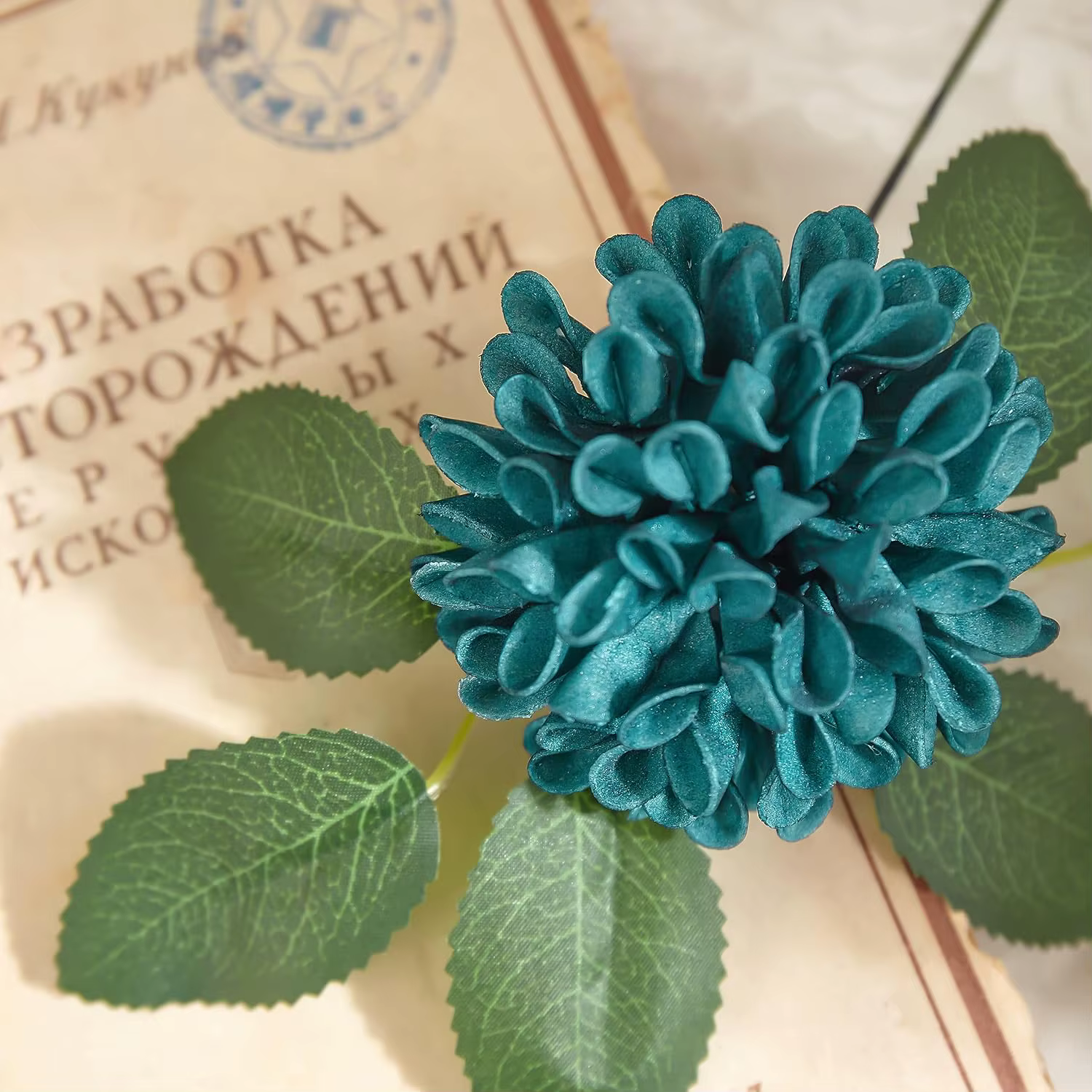 Rose artificielle et Dahlia bleu sarcelle foncé