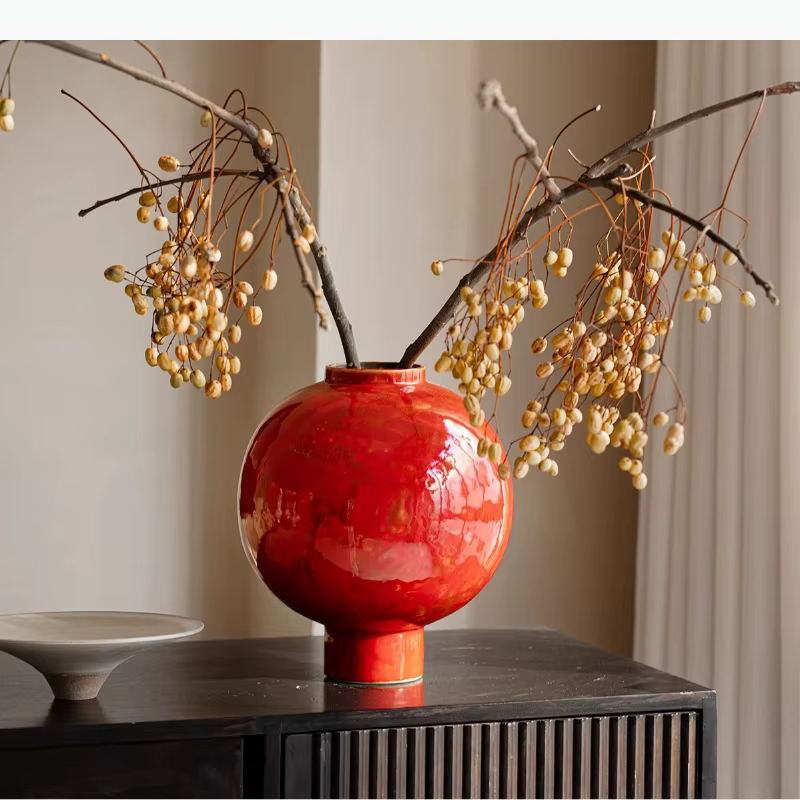 Vase en céramique rouge