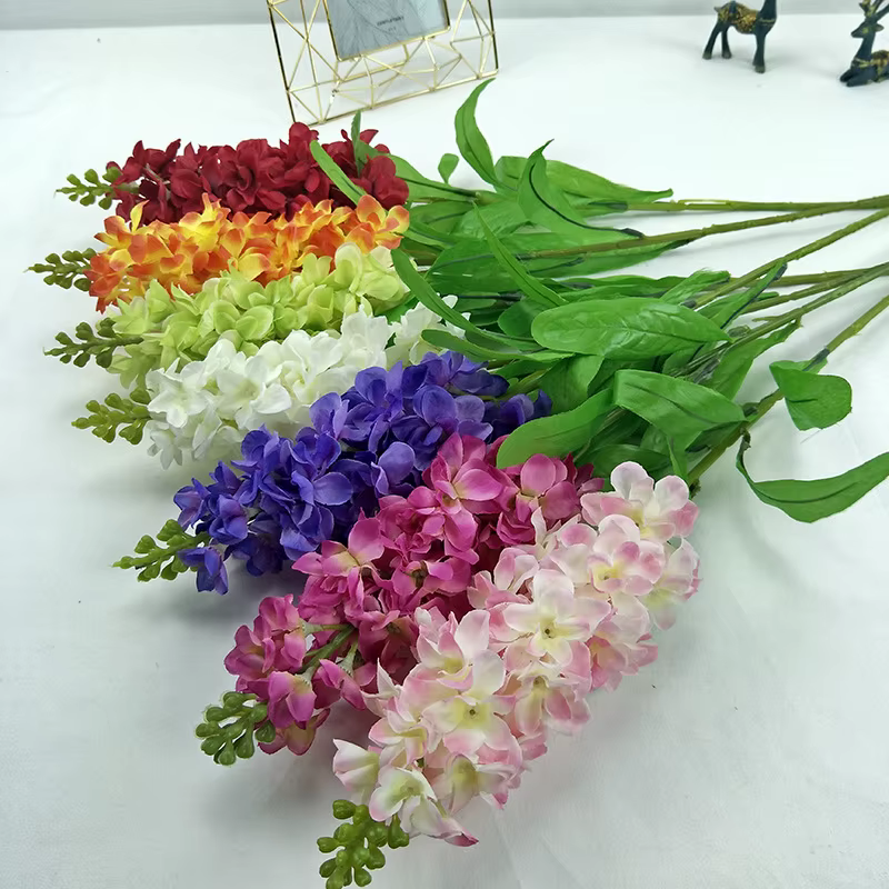 Branche de fleur violette artificielle de jacinthe avec feuille