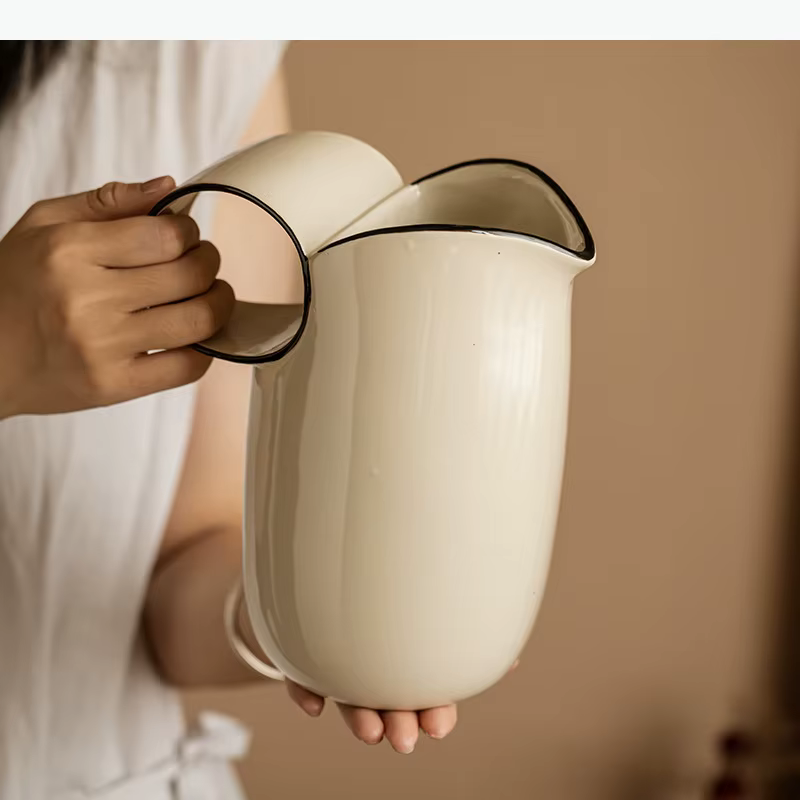 Vase en céramique en forme de pot