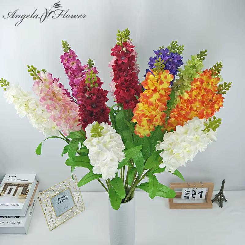 Branche de fleur violette artificielle de jacinthe avec feuille