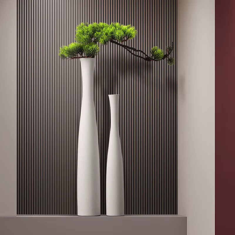Grand Vase à fleurs blanches coniques
