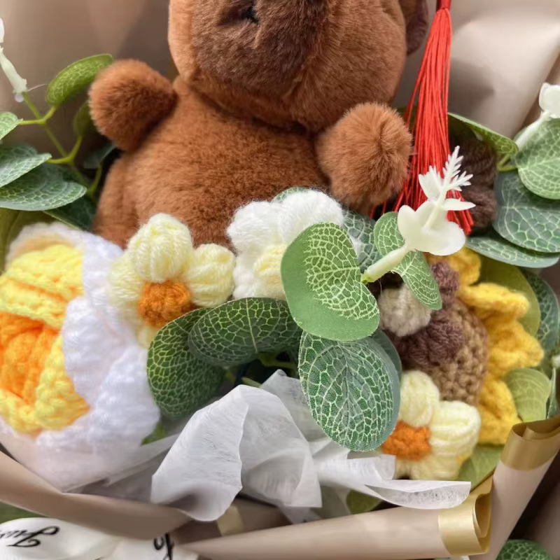 Adorable Capybara avec des fleurs artificielles