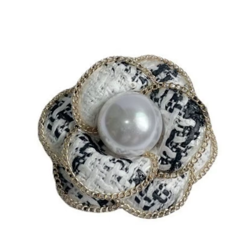 Broche en tissu avec perles et fleurs pour femmes