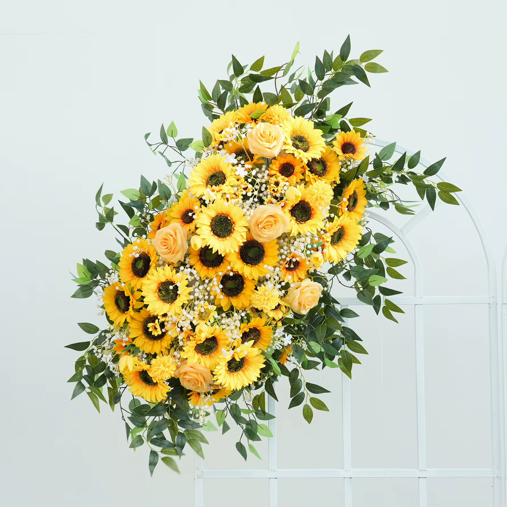 XUELY X9196 Composition florale artificielle de tournesols et verdure pour toile de fond de mariage