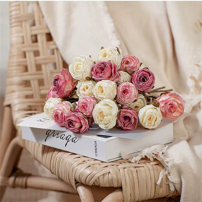 Lot de 6 Branches de Roses Artificielles en Soie à Bordures Brûlées