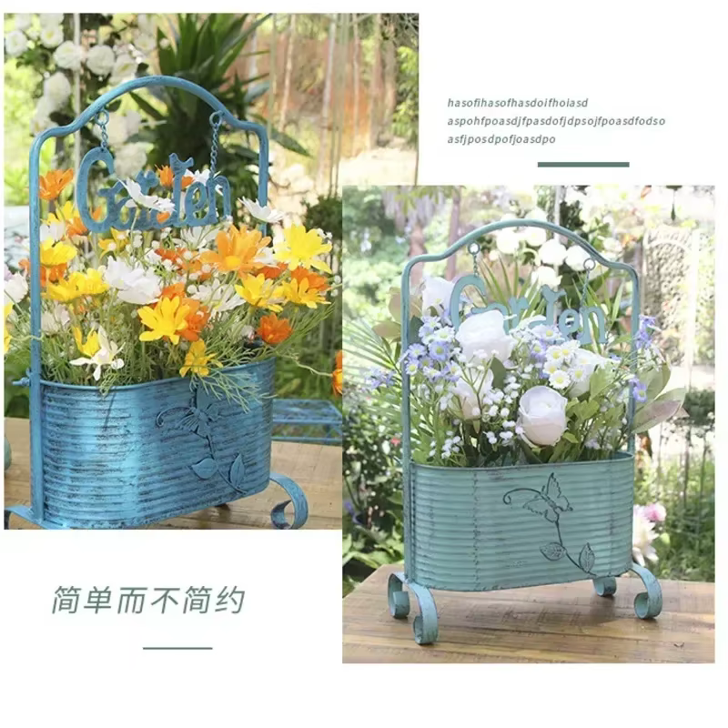 Pot de fleur d'art en fer vintage