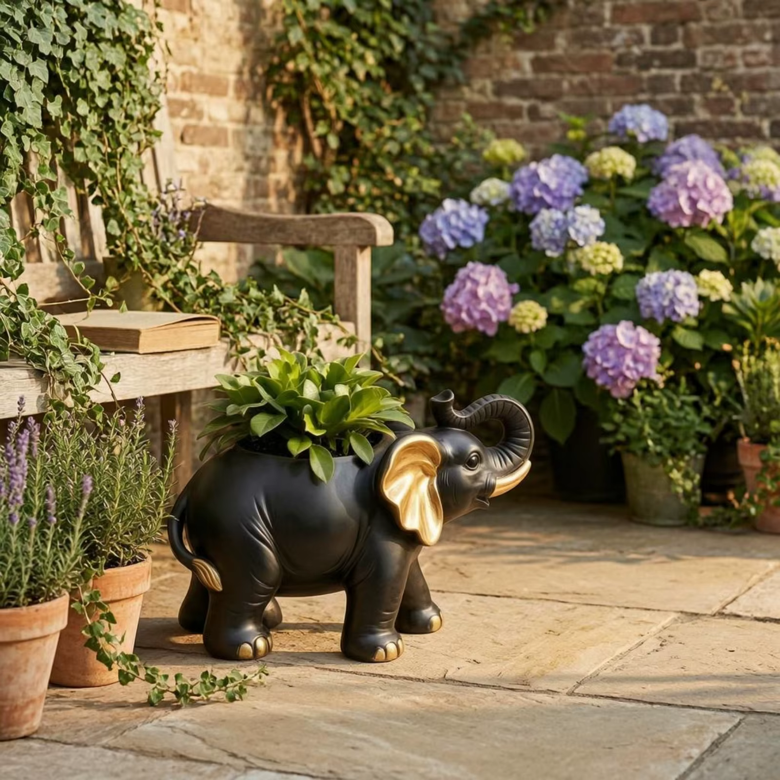 Jardinière en résine en forme d'éléphant