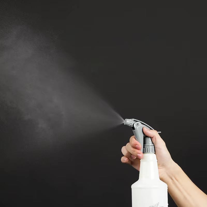 Bouteille pulvérisatrice en plastique rechargeable de 800 ml avec buse à jet réglable