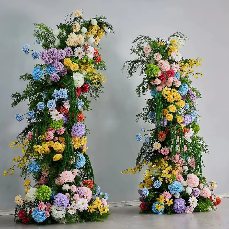 Arrangement de fleurs artificielles violettes