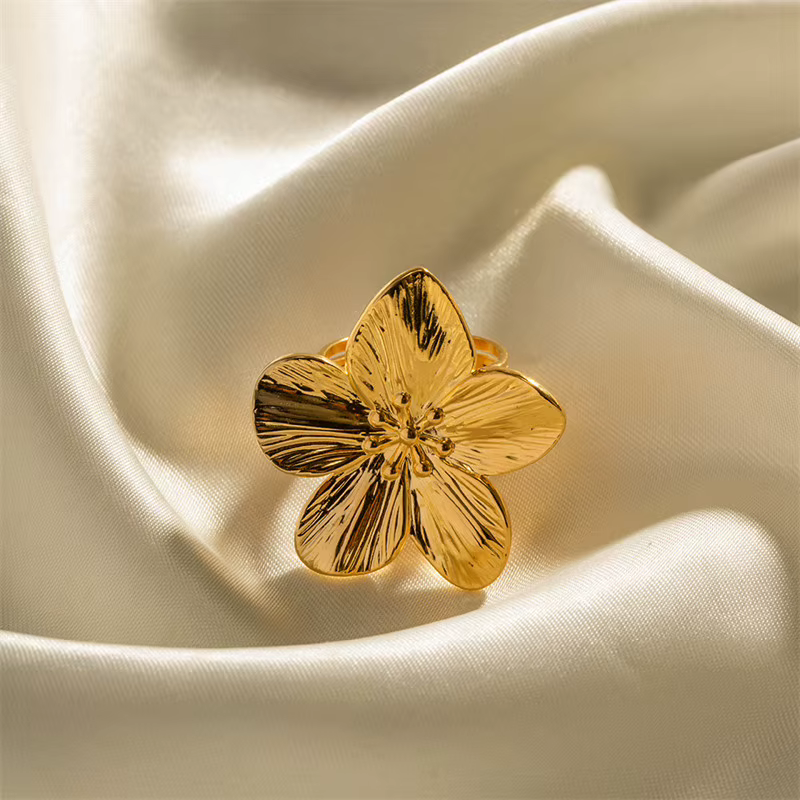 Bague à fleurs pour femmes, tempérament Simple, mode de fête, breloque tendance, bijoux étanches, cadeaux, vente en gros, nouvelle collection 2024