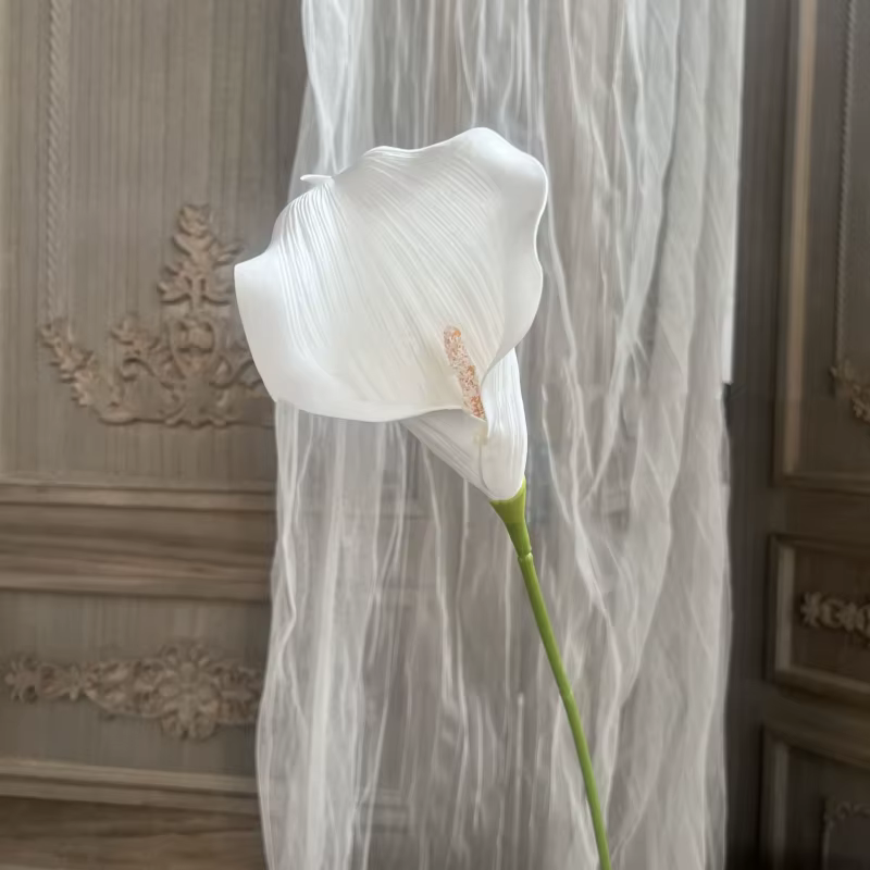 Fleur artificielle de lys calla
