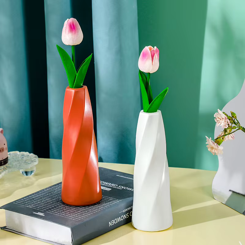 Vase à fleurs en plastique blanc