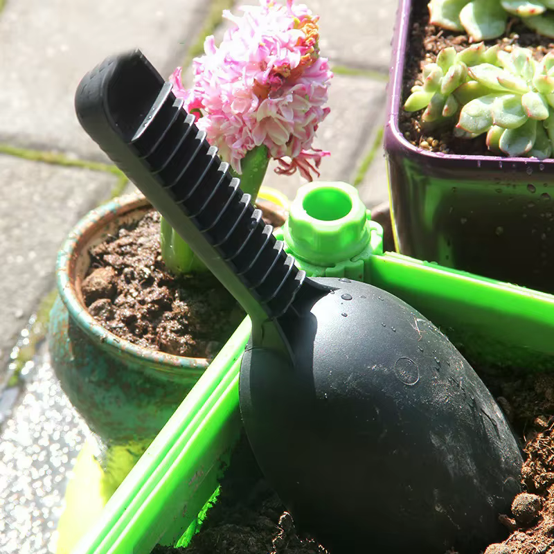 Spatule de jardinage pour ameublir le sol
