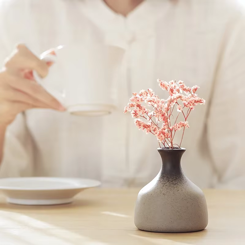 Petit vase en poterie chinoise