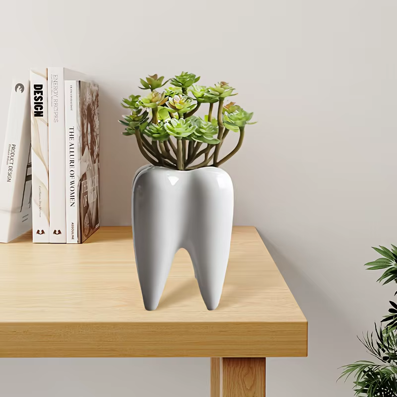 2 pots de fleurs, design en forme de dent