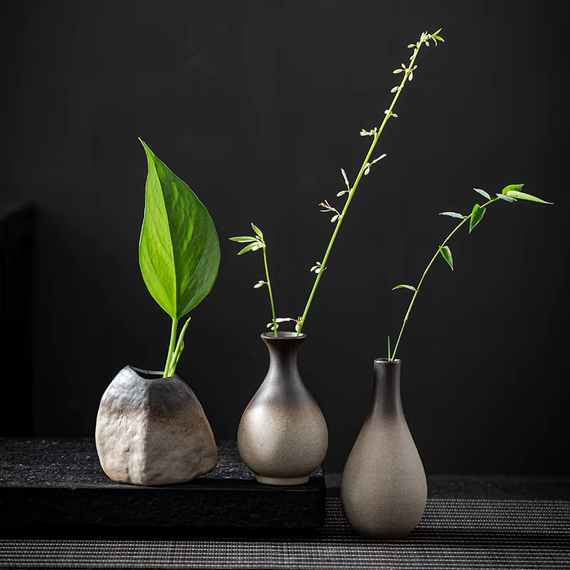 Vase à fleurs vintage en céramique