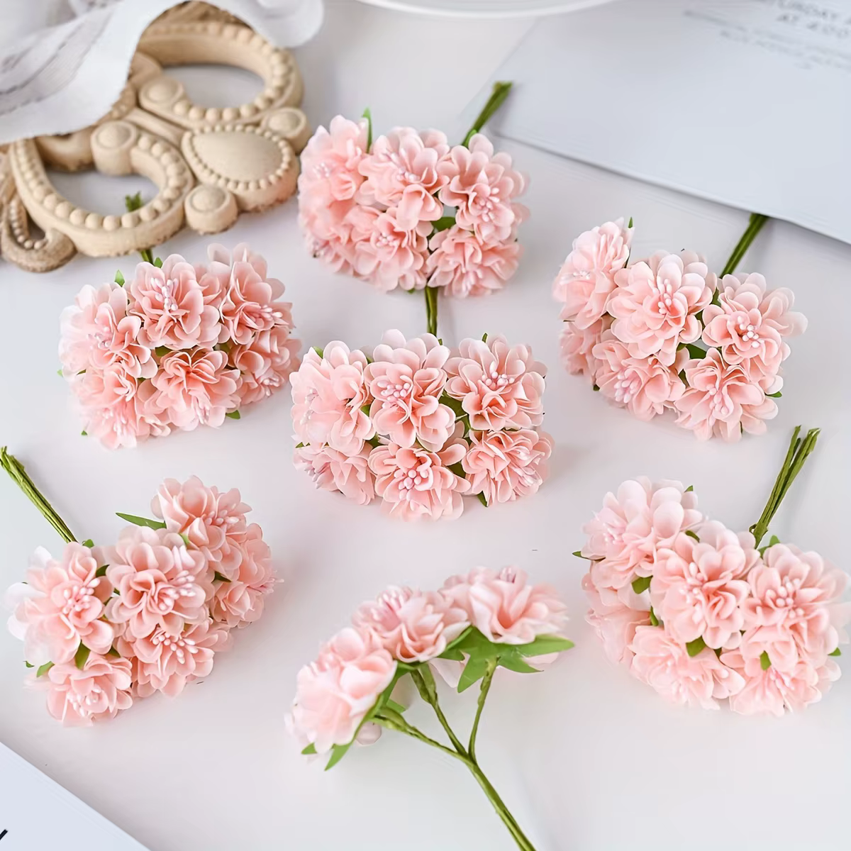 Oeillet de fleurs en soie simulée