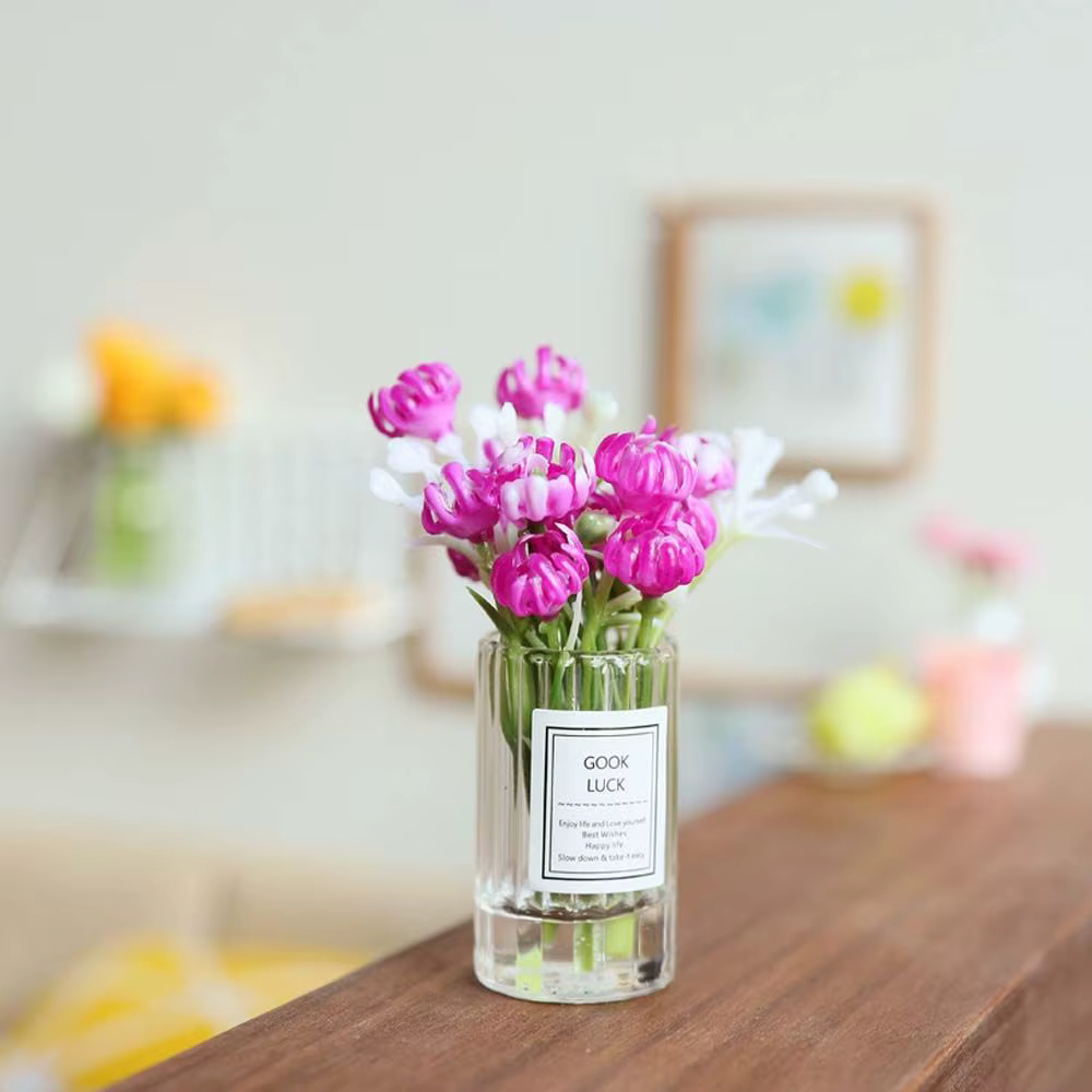 Plantes en pot miniatures pour décoration de bureau