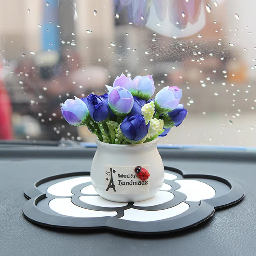 Plante en pot créative pour voiture