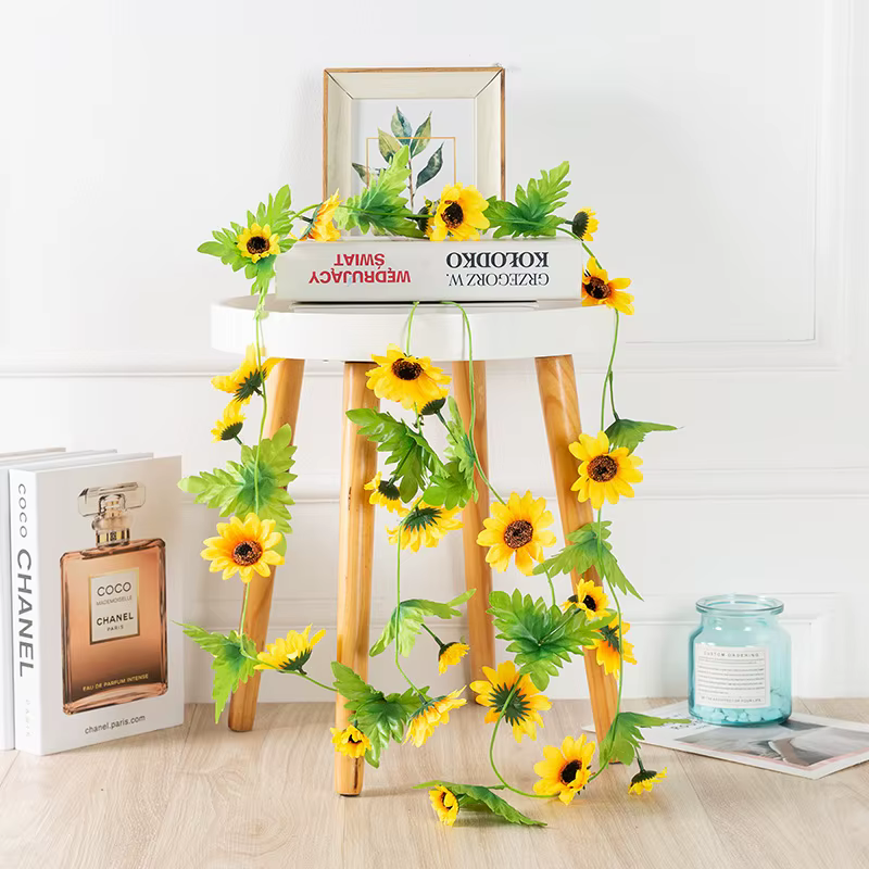 Guirlande de fleurs artificielles suspendues de vigne de tournesol jaune de 2.5M