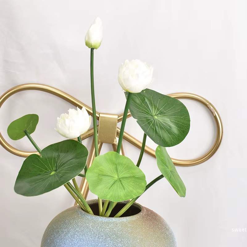 Fausse fleur de nénuphar en pot