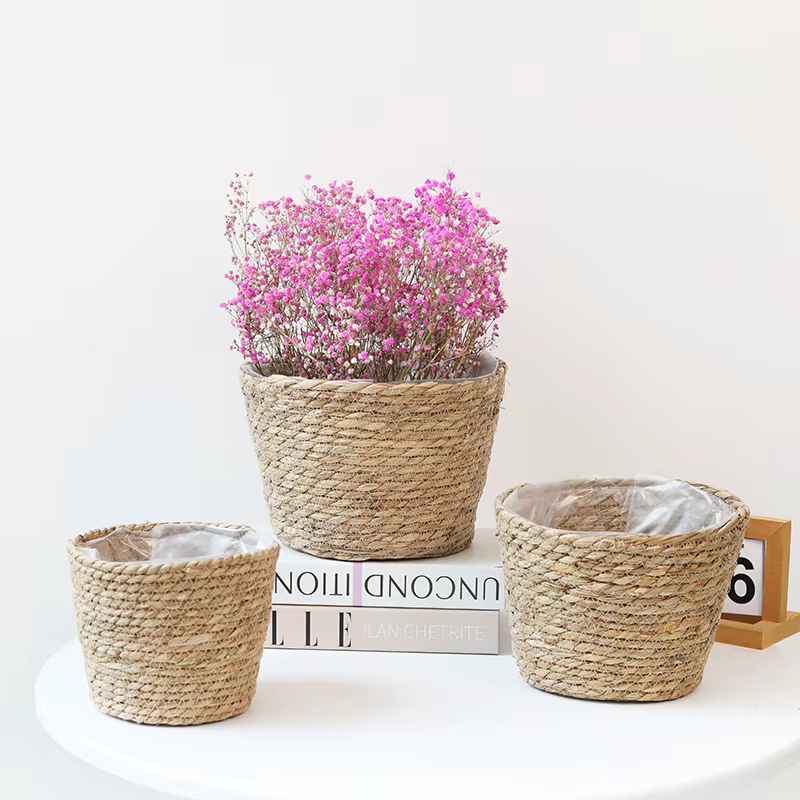 Pot de plantes à fleurs en herbe tissée