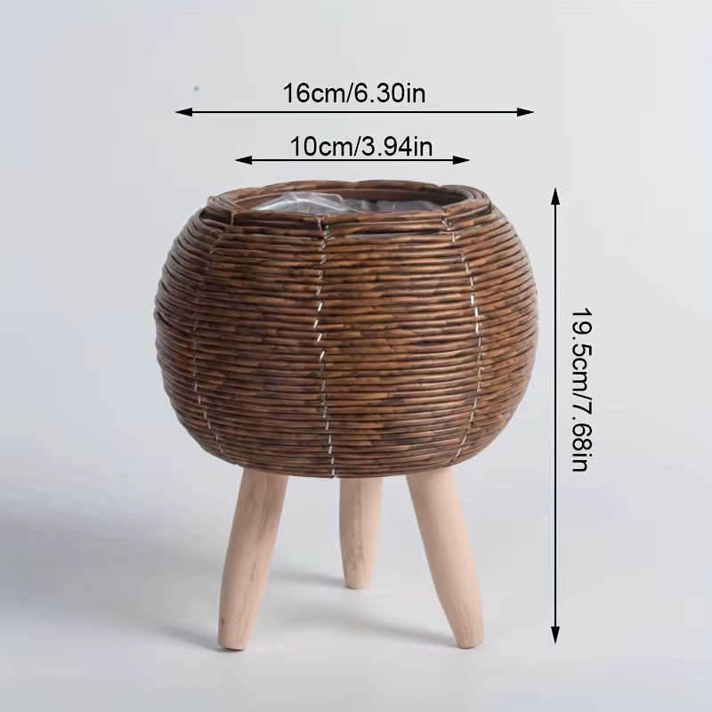 Charmante jardinière en rotin rustique avec pieds en bois