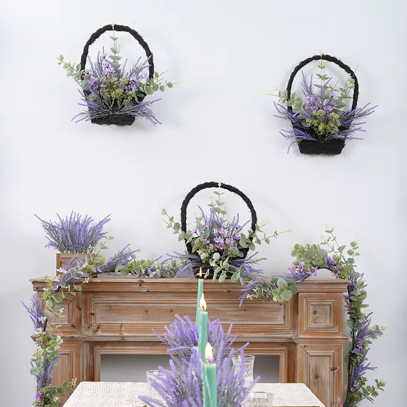 Plante en pot violette