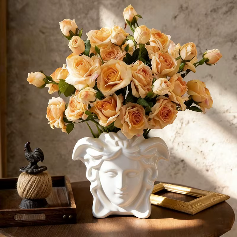 Pot de fleurs de style grec