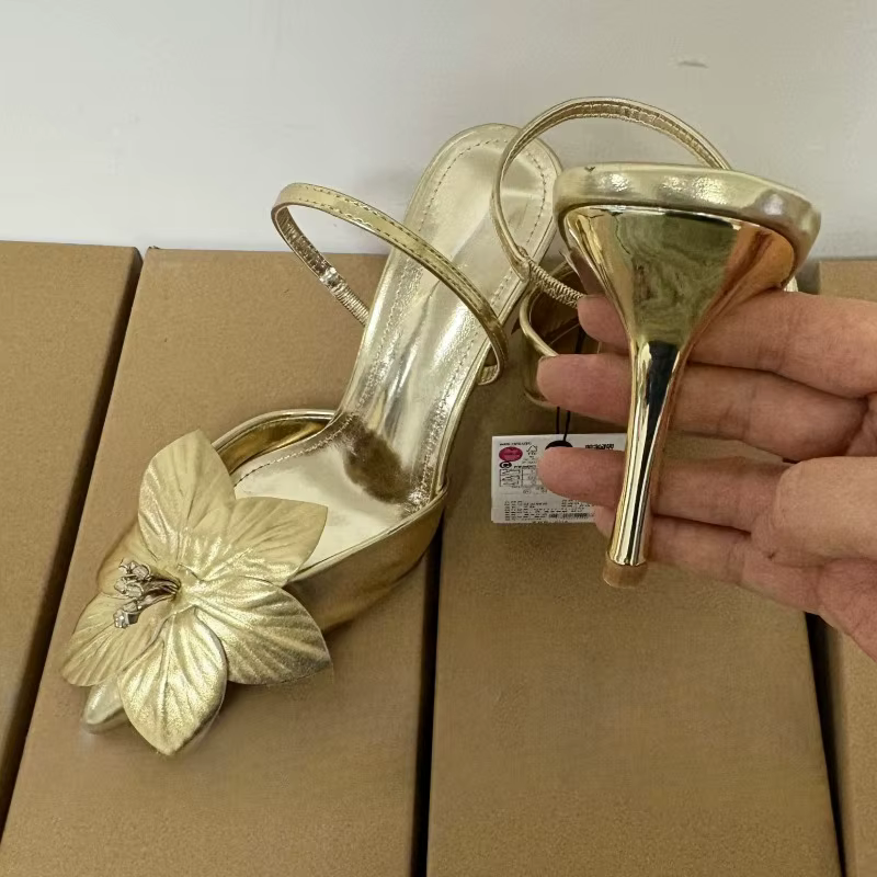 Fleur dorée fête de mariage dames talons hauts chaussures Sexy bout pointu Banquet Stiletto conception Unique marque femmes sandales modernes