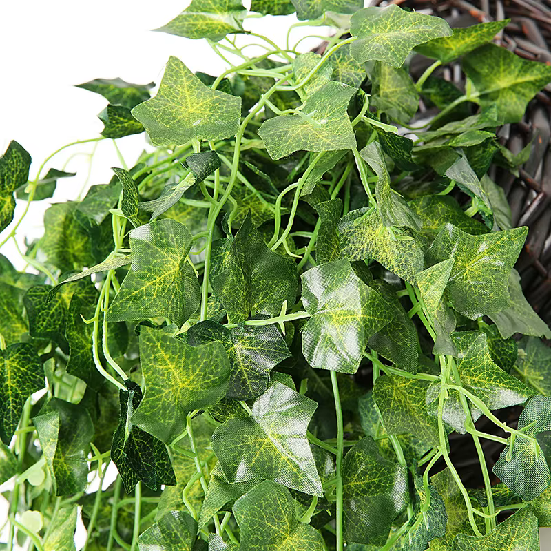 Plantes vertes artificielles suspendues