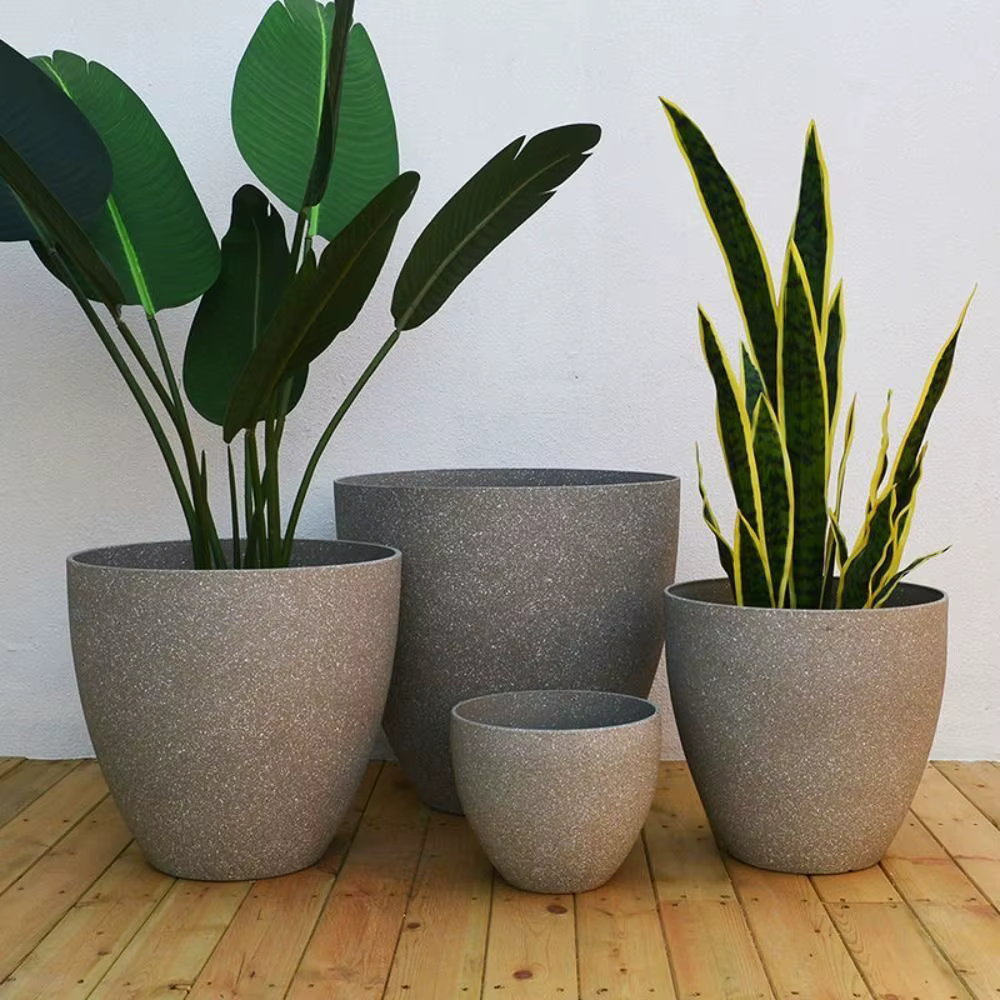 Pot de fleur en plastique givré