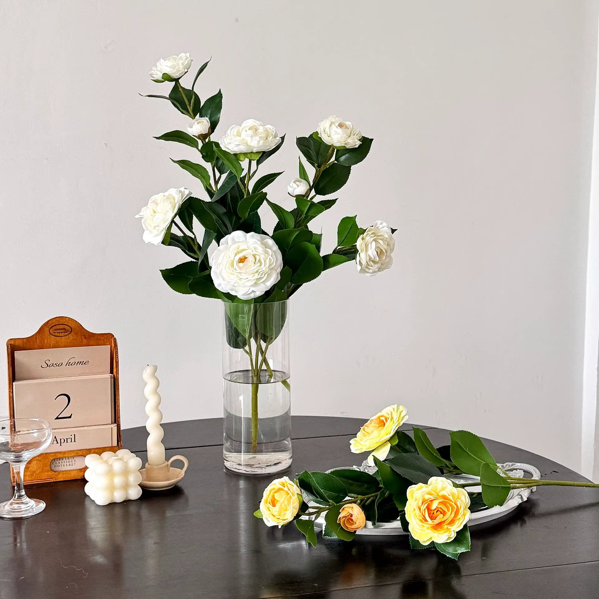 Branche de camélia artificielle 20.86 pouces