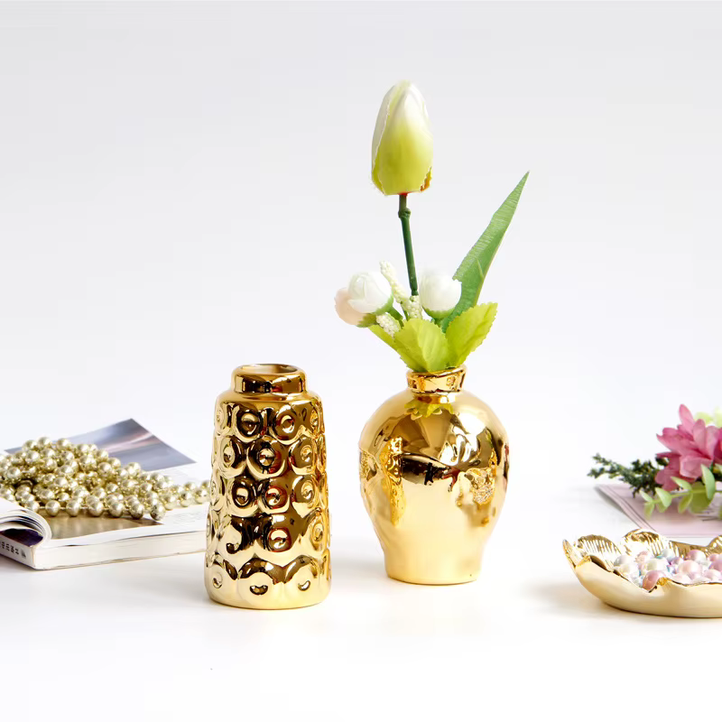 Petit Vase en céramique gaufrée de style européen doré avec motifs floraux – Porte-fleurs de bureau et ornement de décoration européenne pour la maison