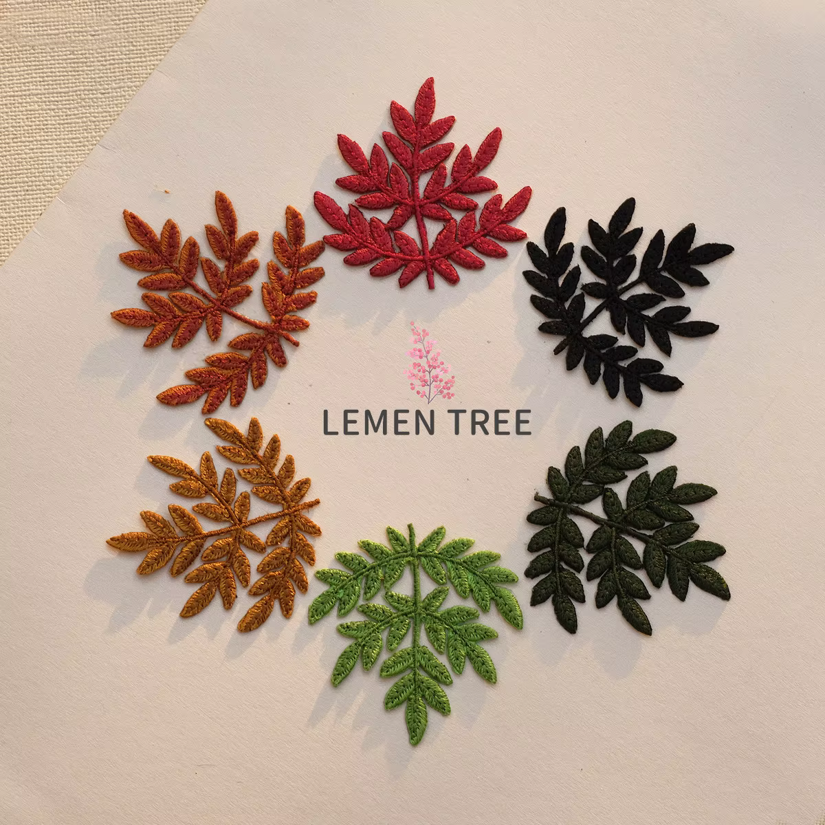 Patchs brodés de plantes à feuilles