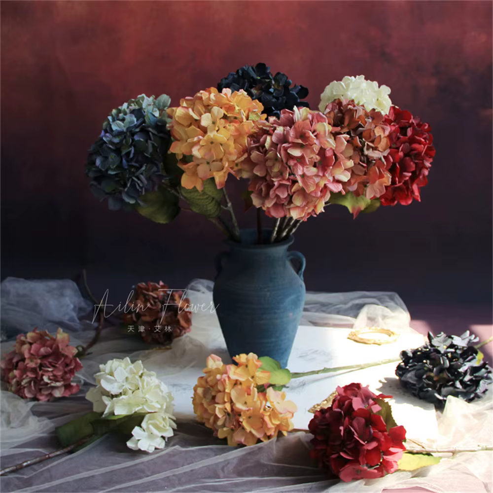Vase de fleurs artificielles d'hortensia en soie
