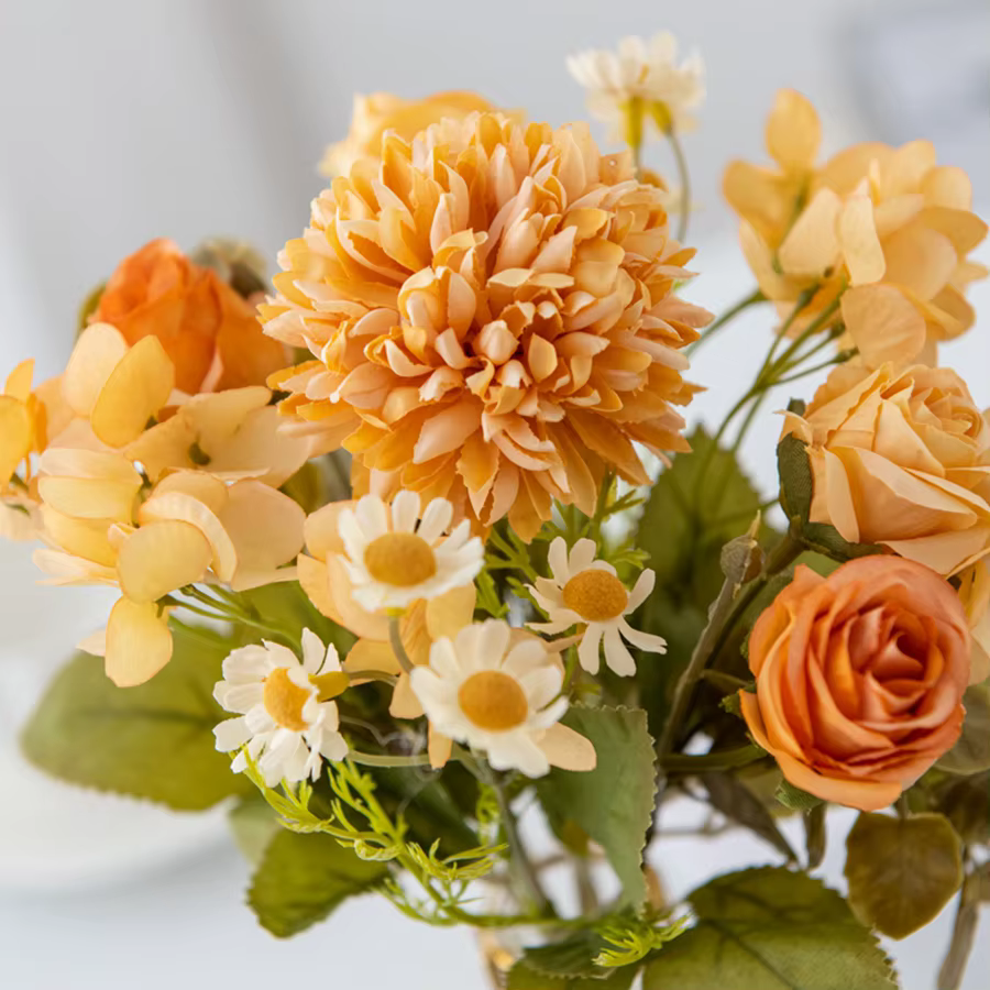 Combinaison de fleurs artificielles de camomille