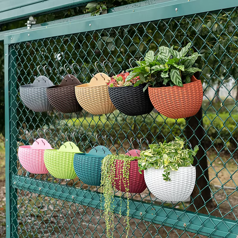 Pot de fleur mural en plastique exquis