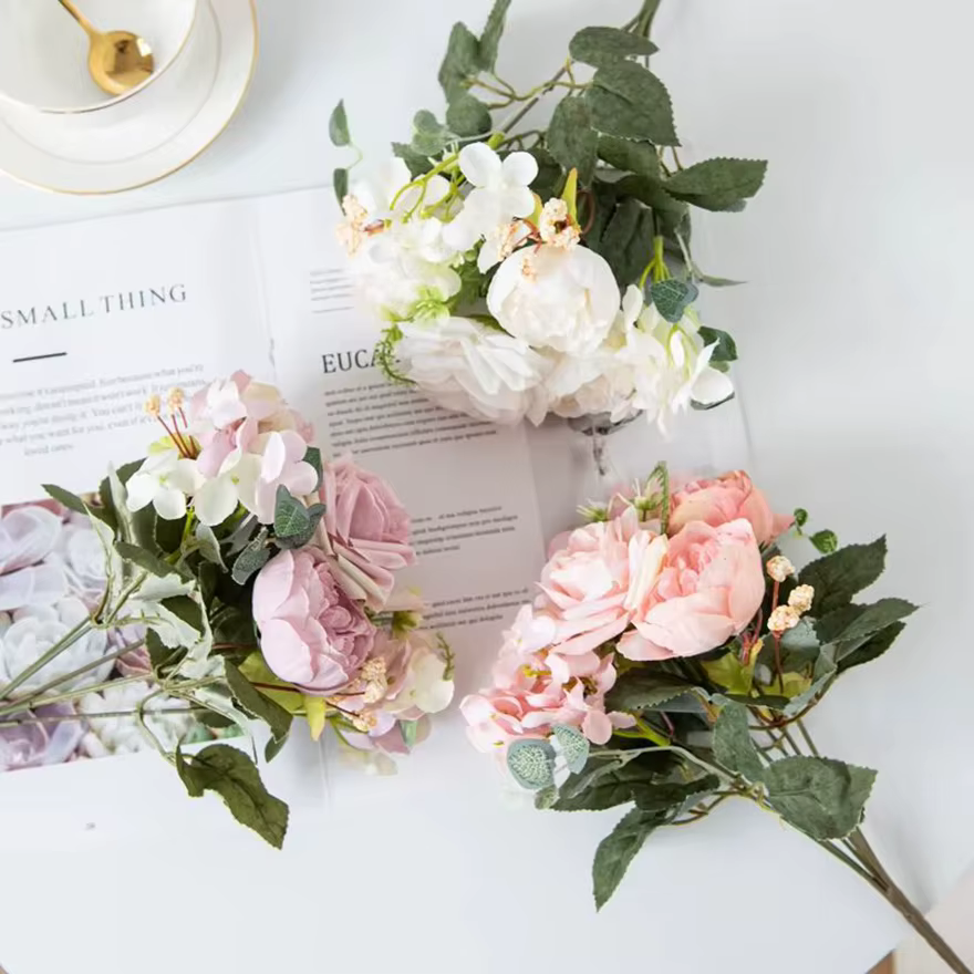 Pas cher En Soie Hortensia Printemps Jardin De Mariage Roses Bouquet De Mariée Festival Décoration Vase Maison Chambre Fausse Pivoine Fleurs Artificielles