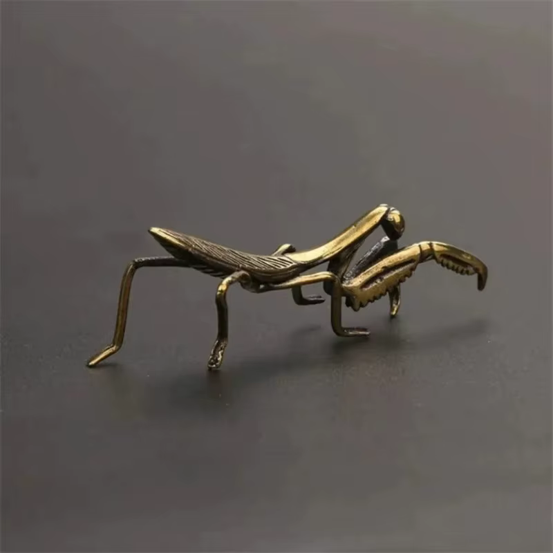 Ornement Miniature mante en cuivre