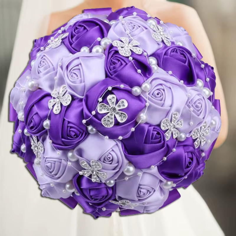 Bouquet de fleurs violettes pour mariage