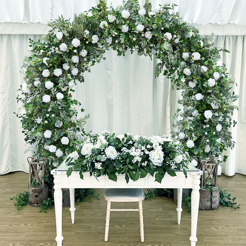 H7736 rouge blanc Rose verdure feuille d'eucalyptus fleur rangée Arrangement cadre rond mariage toile de fond décor support Floral événement accessoire