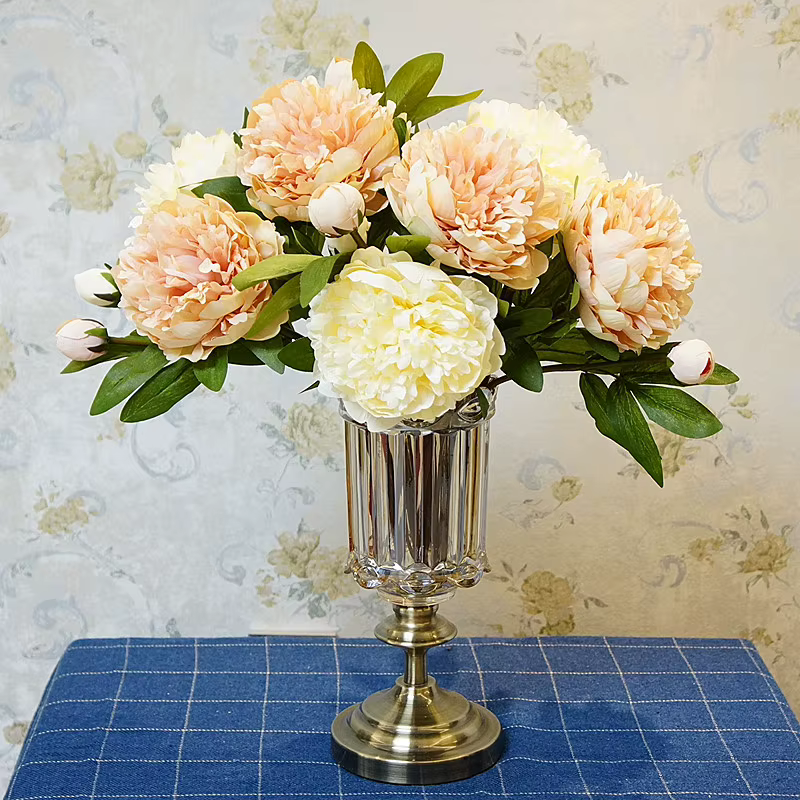 Branche de fleurs artificielles de pivoine de palais avec des feuilles