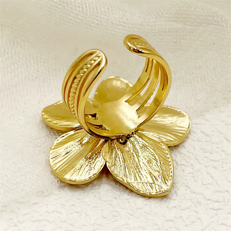 Bague à fleurs pour femmes, tempérament Simple, mode de fête, breloque tendance, bijoux étanches, cadeaux, vente en gros, nouvelle collection 2024