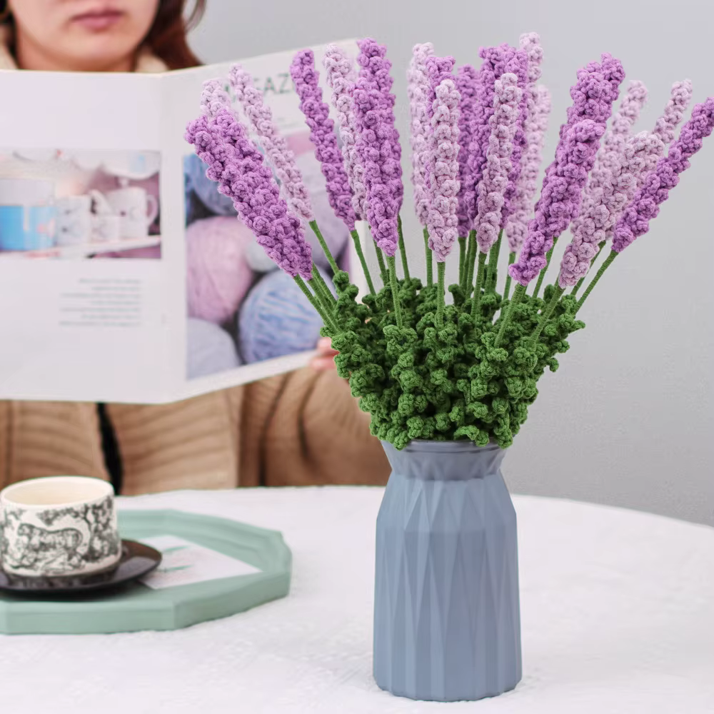 Arrangement de fleurs tissé à la la lavande