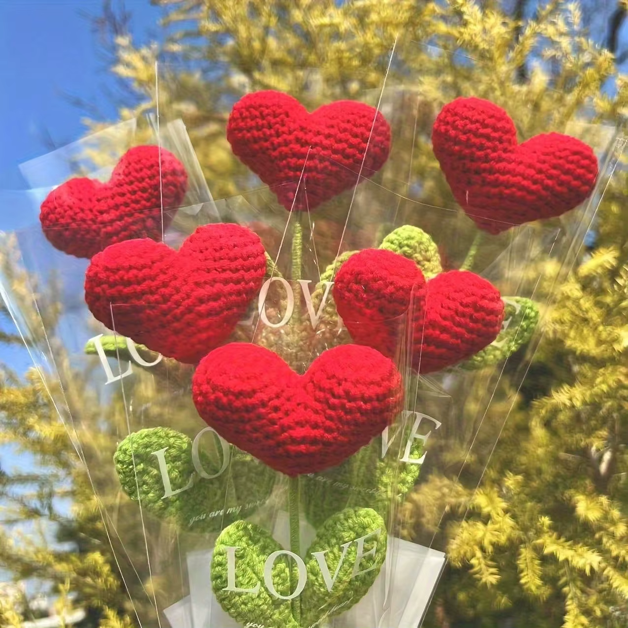 Bouquet de fleurs en forme de cœur au crochet fait à la main