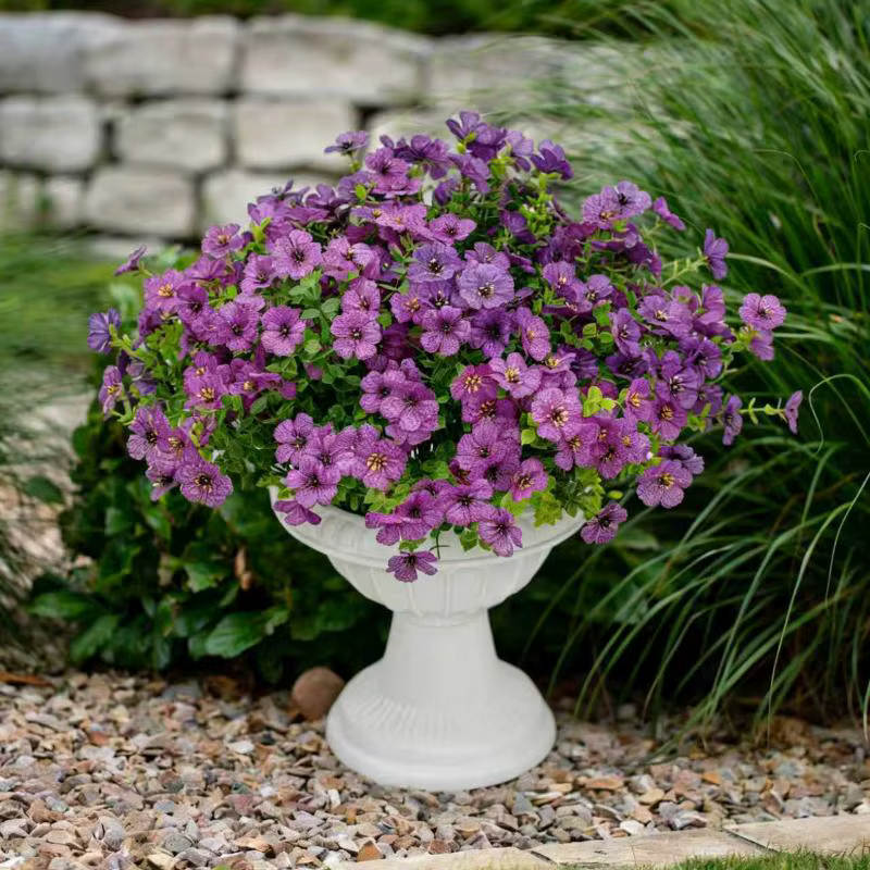 Bouquet de fleurs violettes artificielles