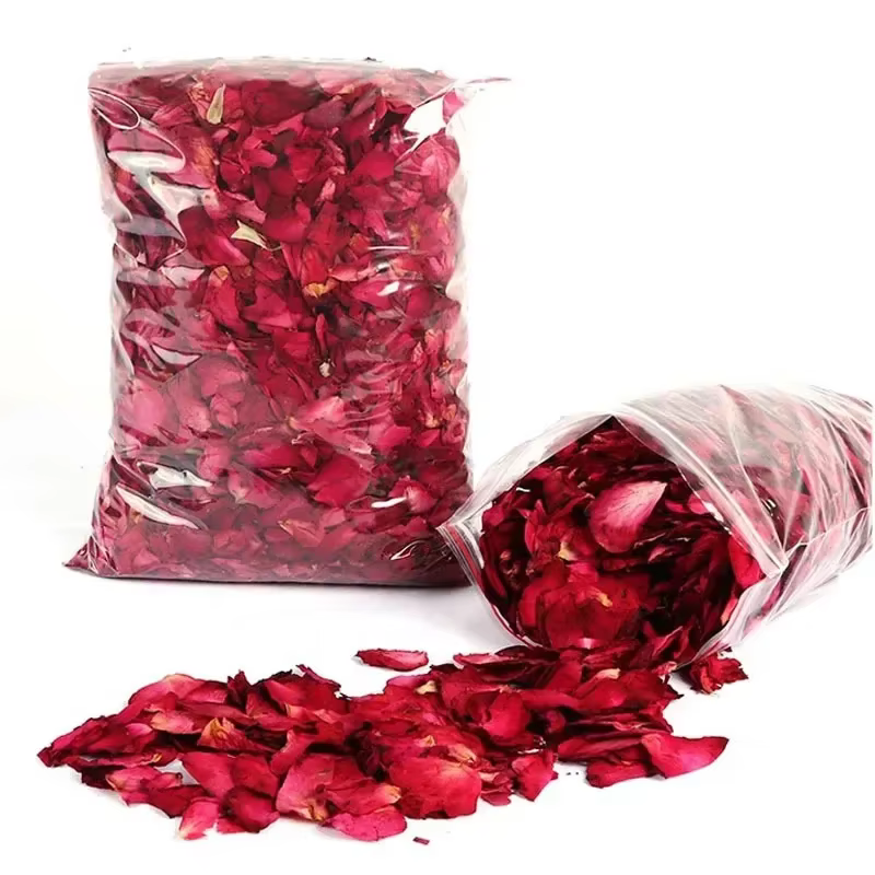 Pétales de rose séchés naturels romantiques